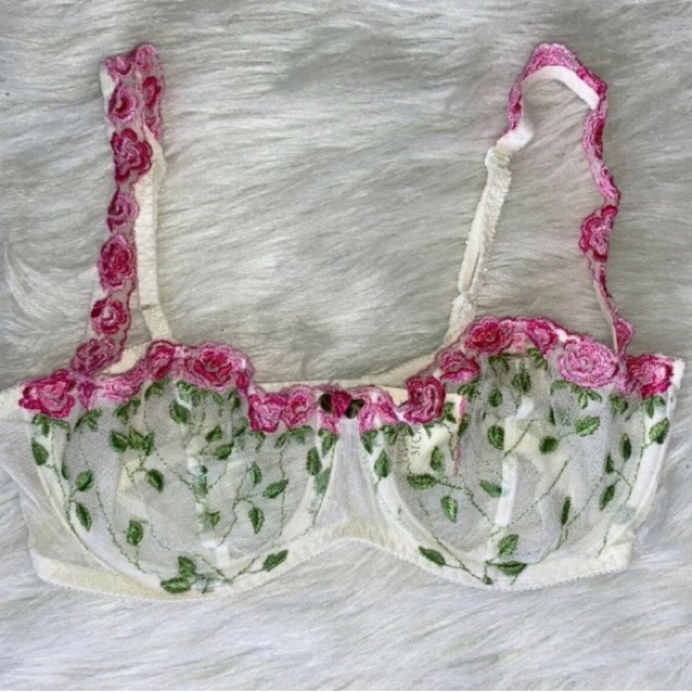 Victoria's Secret rare Y2K 36c bra embroidered white roses